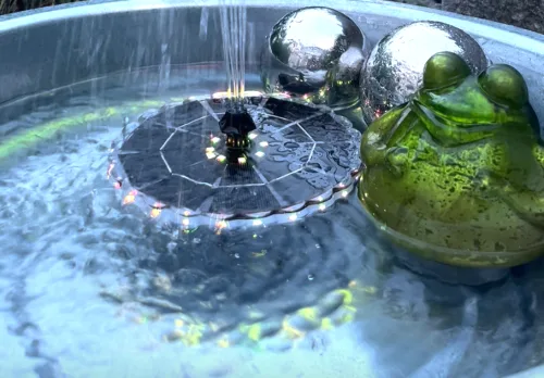 Produktbild von Relax sound: Solar-Wasserspiel mit Springbrunnen und Froschfigur in einer Wanne